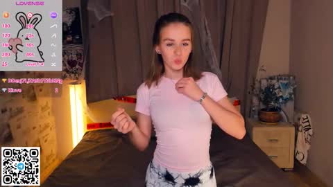 Snapshot of trinahillier chatting on November 15, 2025, 7:21 pm Bubbles online show from November 15, 2025, 7:21 pm