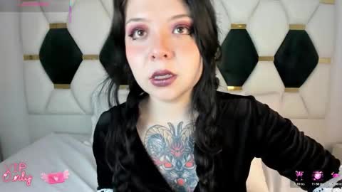 Snapshot of trinity_moss chatting on January 31, 2026, 7:11 pm Trinity online show from January 31, 2026, 7:11 pm