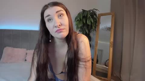 Snapshot of trishadark chatting on October 7, 2025, 6:10 am Mia online show from October 7, 2025, 6:10 am