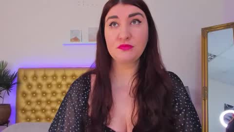 Mia online show from April 6, 2026, 5:52 am