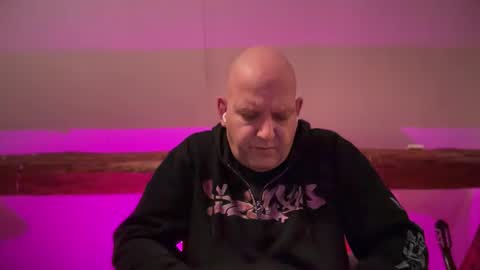 Triton online show from November 16, 2025, 6:13 pm