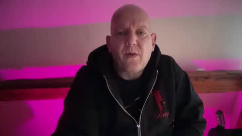 Triton online show from November 21, 2025, 12:15 pm