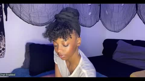 trixie_luv online show from September 18, 2025, 12:40 pm