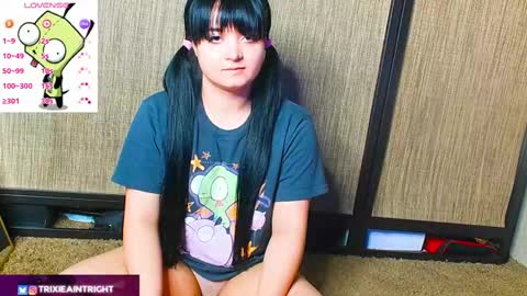 trixiedoescamcam online show from October 8, 2025, 11:24 pm