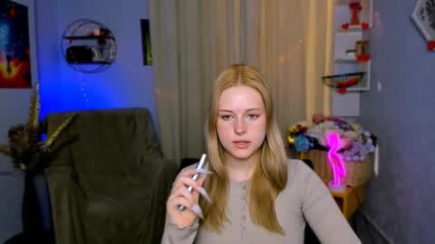 Trixy online show from March 13, 2026, 1:18 pm