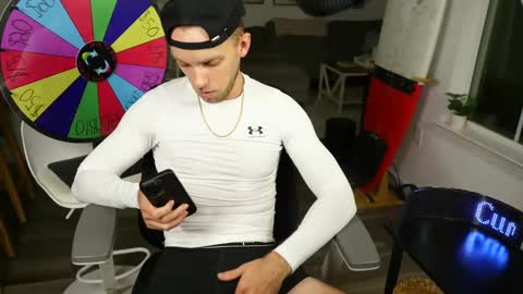 Snapshot of troy_greenxo chatting on December 11, 2024, 3:56 am Troy Green online show from December 11, 2024, 3:56 am
