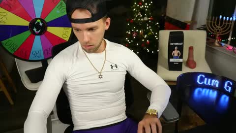 Snapshot of troy_greenxo chatting on December 29, 2024, 3:54 am Troy Green online show from December 29, 2024, 3:54 am