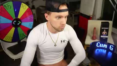 Snapshot of troy_greenxo chatting on February 3, 2025, 3:53 am Troy Green online show from February 3, 2025, 3:53 am