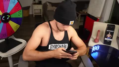 Snapshot of troy_greenxo chatting on February 9, 2025, 3:43 am Troy Green online show from February 9, 2025, 3:43 am