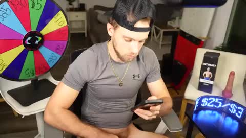 Snapshot of troy_greenxo chatting on February 13, 2025, 4:00 am Troy Green online show from February 13, 2025, 4:00 am