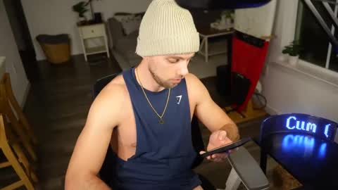Snapshot of troy_greenxo chatting on February 17, 2025, 3:36 am Troy Green online show from February 17, 2025, 3:36 am