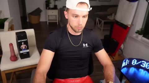 Snapshot of troy_greenxo chatting on March 11, 2025, 2:43 am Troy Green online show from March 11, 2025, 2:43 am