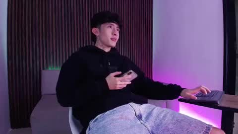 Troy online show from November 4, 2025, 7:24 pm