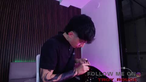 Troy online show from November 7, 2025, 7:25 pm