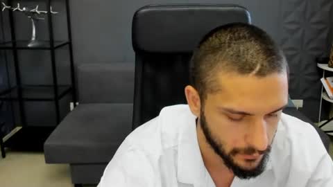 Snapshot of troywade chatting on June 26, 2026, 4:17 am TroyWade online show from June 26, 2026, 4:17 am