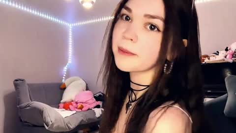 Esmi online show from April 25, 2026, 3:09 pm