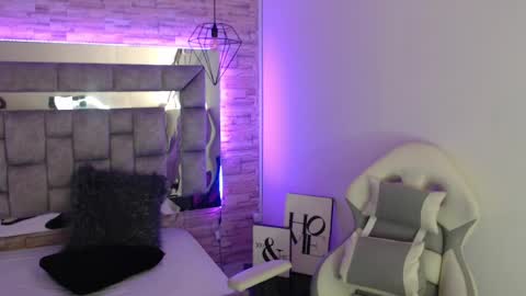   online show from February 14, 2025, 12:14 pm