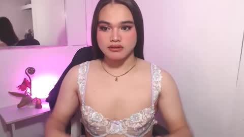 ts_lovelicious online show from November 3, 2025, 3:08 am