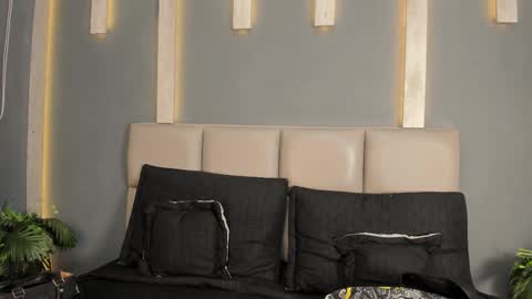  C H L O E online show from February 20, 2026, 7:47 pm