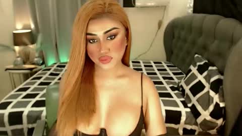 Snapshot of tshugescock chatting on October 2, 2025, 6:20 am SEDUCTIVEmistresCUMS online show from October 2, 2025, 6:20 am