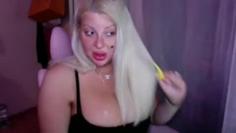 xTinnaaaaa online show from June 17, 2026, 4:19 pm