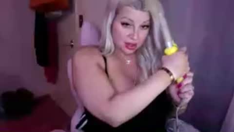 xTinnaaaaa online show from June 28, 2026, 8:37 pm