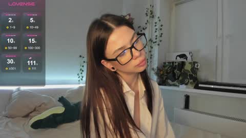 Hi everyone my name is Tina Id love it if you could help make sense of it here  online show from December 2, 2024, 1:47 am