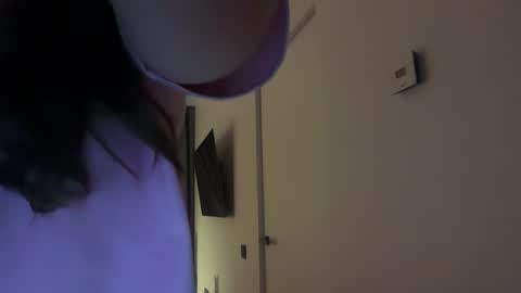 Ariana online show from April 15, 2026, 8:09 pm