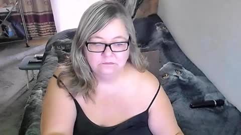 Lana online show from November 4, 2025, 2:21 am