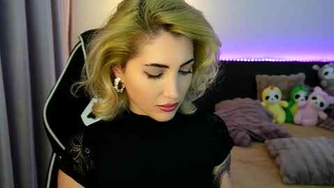 MayCarrey online show from December 18, 2025, 9:32 pm