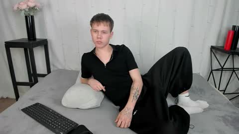 Snapshot of twelveeek chatting on March 18, 2026, 6:33 pm Angus online show from March 18, 2026, 6:33 pm