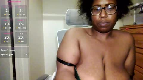 Snapshot of twiceasbadd_ chatting on December 19, 2024, 5:40 am onlyfanstwiceasbadd online show from December 19, 2024, 5:40 am