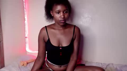 Twillight online show from November 3, 2025, 2:57 am