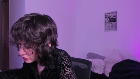 Eve  Lili online show from November 28, 2025, 7:49 pm