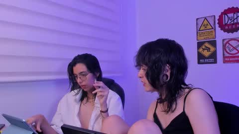 Eve  Lili online show from February 4, 2026, 10:04 pm