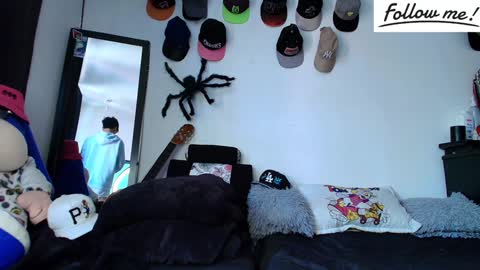 Snapshot of twink_sebas_ chatting on December 11, 2024, 4:20 pm Bad boy sebastian online show from December 11, 2024, 4:20 pm