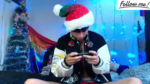 Snapshot of twink_sebas_ chatting on December 24, 2024, 1:39 pm Bad boy sebastian online show from December 24, 2024, 1:39 pm
