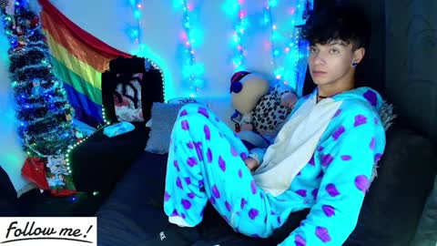 Snapshot of twink_sebas_ chatting on December 29, 2024, 10:03 pm Bad boy sebastian online show from December 29, 2024, 10:03 pm