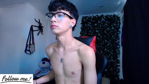 Snapshot of twink_sebas_ chatting on January 21, 2025, 4:05 pm Bad boy sebastian online show from January 21, 2025, 4:05 pm