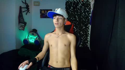 Snapshot of twink_sebas_ chatting on February 9, 2025, 12:39 am Bad boy sebastian online show from February 9, 2025, 12:39 am