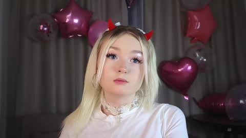 twinklefluff online show from November 30, 2025, 4:11 pm