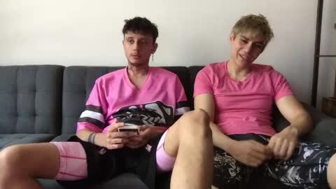 Snapshot of twinksguys360 chatting on October 17, 2025, 4:53 pm Derrick online show from October 17, 2025, 4:53 pm