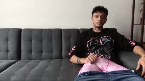 Snapshot of twinksguys360 chatting on October 18, 2025, 5:35 pm Derrick online show from October 18, 2025, 5:35 pm