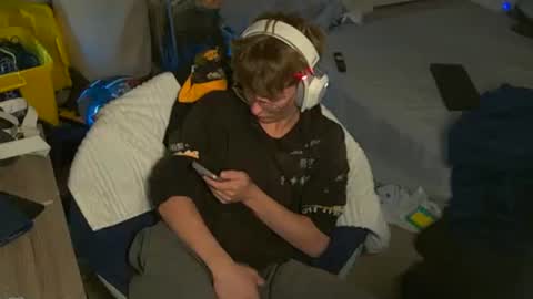 shytwink online show from September 27, 2025, 2:44 pm