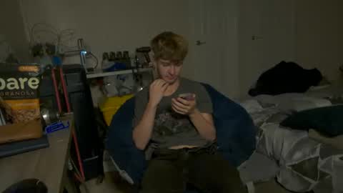 shytwink online show from October 4, 2025, 1:53 pm