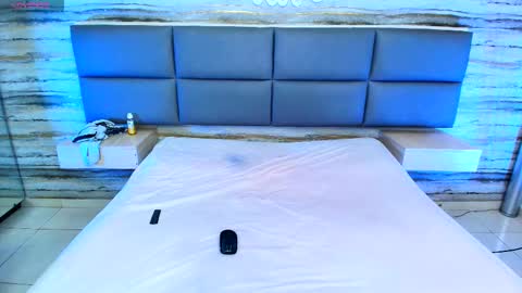 twinslovers_ online show from October 21, 2025, 11:49 pm