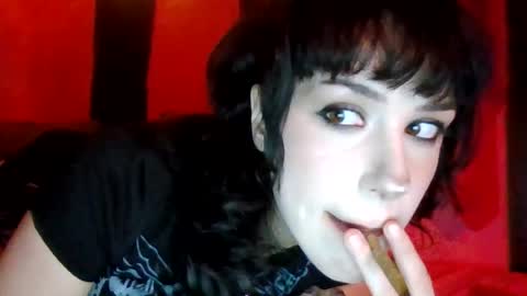 Snapshot of twizzytoxic22 chatting on July 3, 2026, 4:52 am twizzytoxic22 online show from July 3, 2026, 4:52 am