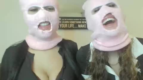 two girls one cam online show from March 5, 2026, 4:08 am