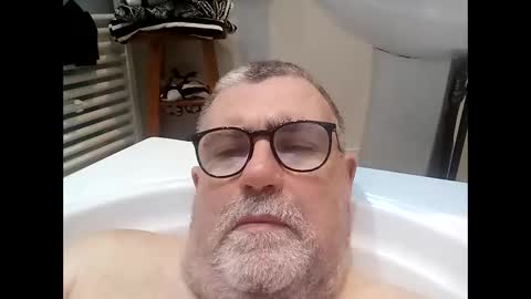 twohats2810 online show from January 8, 2026, 7:27 pm