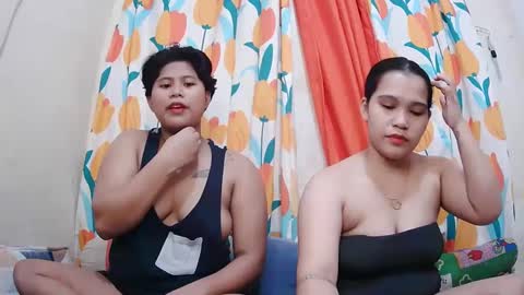 Snapshot of twowetcuties chatting on January 26, 2025, 3:17 am Lyn and lea online show from January 26, 2025, 3:17 am